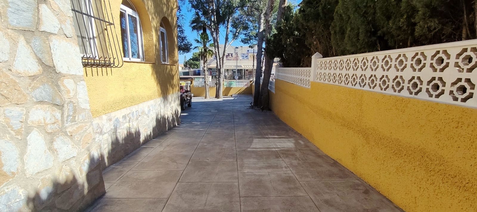 4 soverom Kjedet enebolig til salgs i Orihuela Costa med svømmebasseng - € 449 000 (Ref: 9659663)