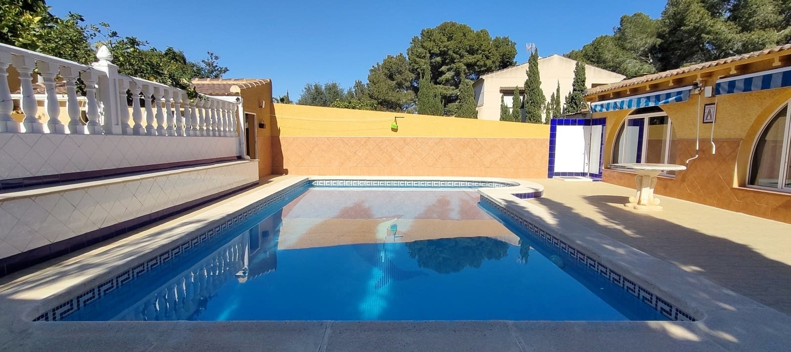 4 chambre Villa/Maison Semi-Mitoyenne à vendre à Orihuela Costa avec piscine - 449 000 € (Ref: 9659663)