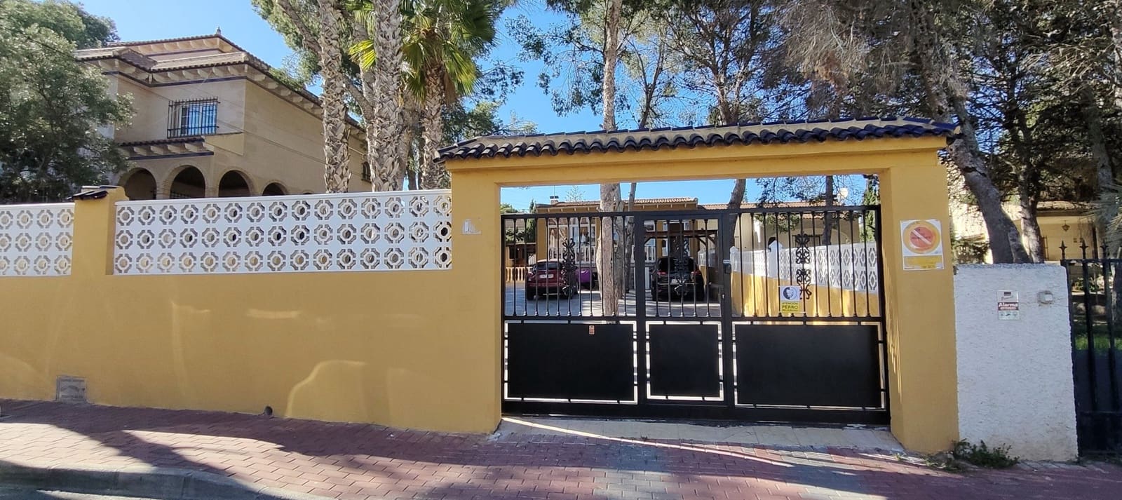 4 chambre Villa/Maison Semi-Mitoyenne à vendre à Orihuela Costa avec piscine - 449 000 € (Ref: 9659663)