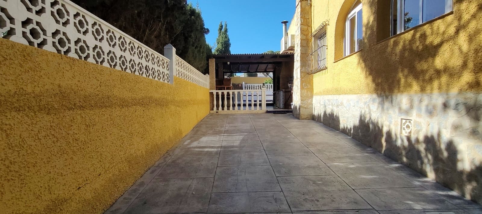 4 chambre Villa/Maison Semi-Mitoyenne à vendre à Orihuela Costa avec piscine - 449 000 € (Ref: 9659663)
