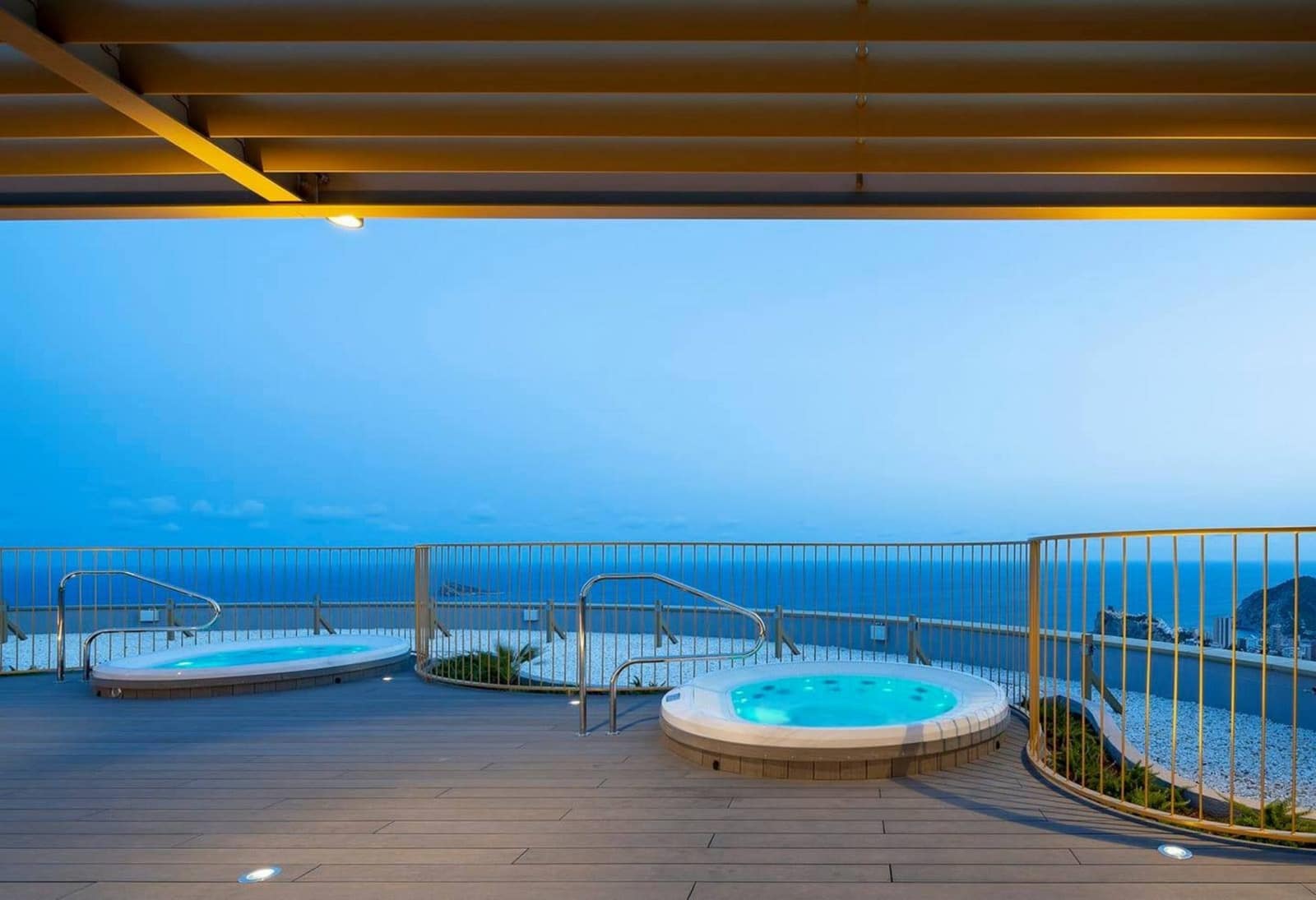 2 slaapkamer Appartement te koop in Benidorm met garage - € 550.000 (Ref: 9674565)