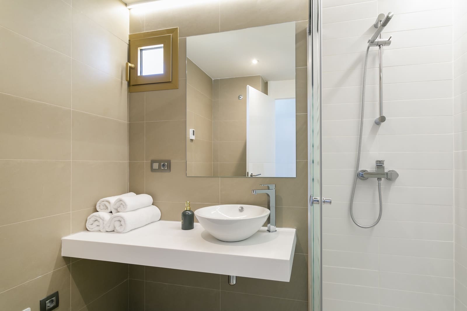 2 slaapkamer Appartement te koop in Benidorm met zwembad garage - € 625.000 (Ref: 9674569)