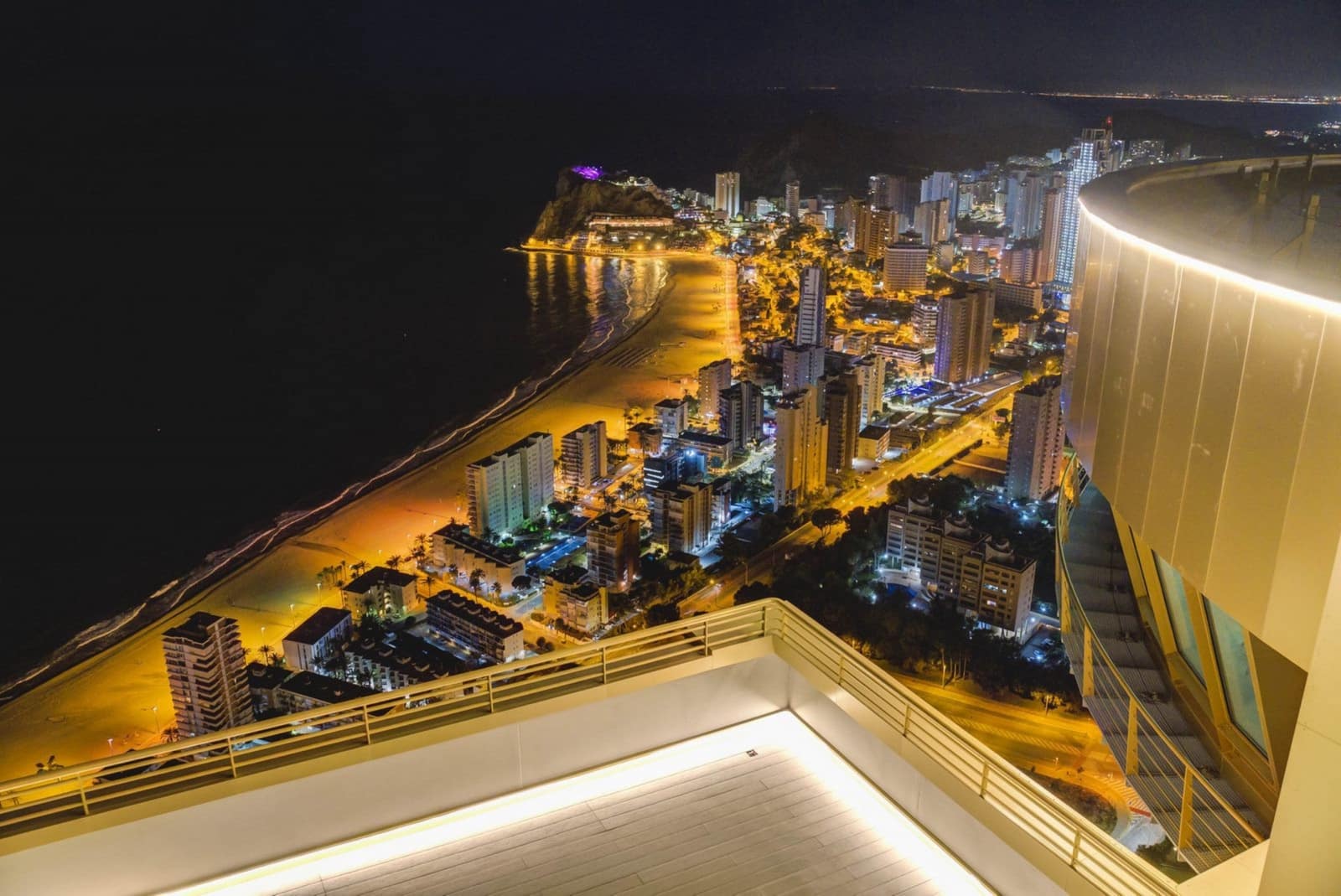 2 slaapkamer Appartement te koop in Benidorm met zwembad garage - € 625.000 (Ref: 9674569)