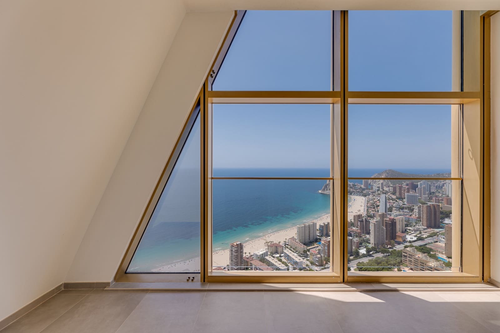 3 soveværelse Lejlighed til salg i Benidorm med swimmingpool garage - € 1.299.000 (Ref: 9691303)