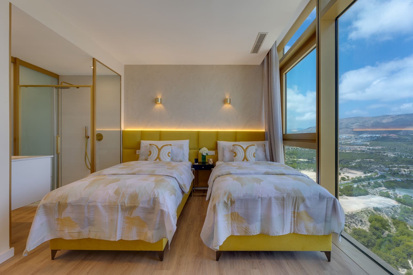 3 soveværelse Lejlighed til salg i Benidorm med swimmingpool garage - € 1.299.000 (Ref: 9691303)