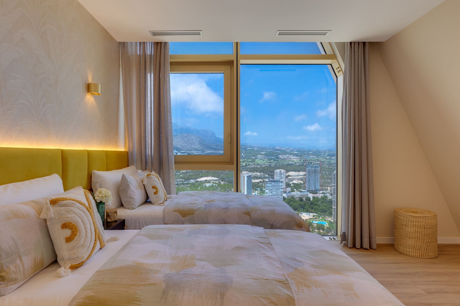 3 soveværelse Lejlighed til salg i Benidorm med swimmingpool garage - € 1.299.000 (Ref: 9691303)