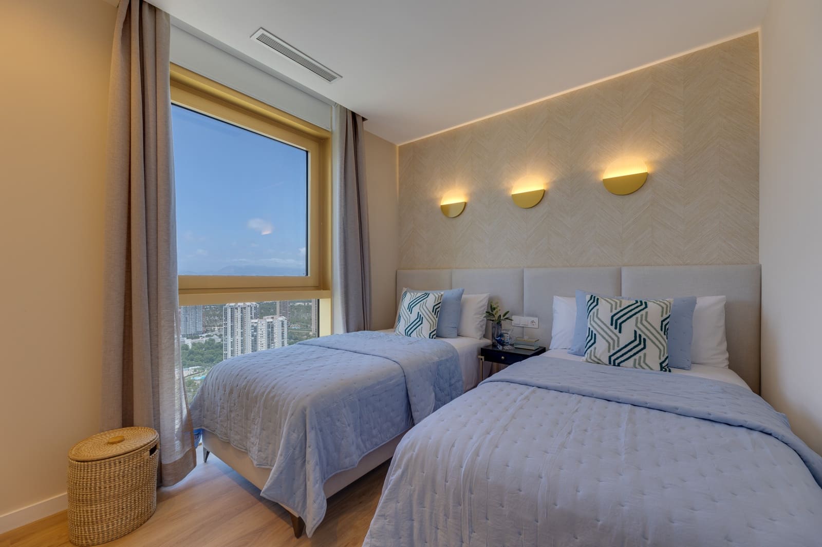 3 soveværelse Lejlighed til salg i Benidorm med swimmingpool garage - € 1.299.000 (Ref: 9691303)