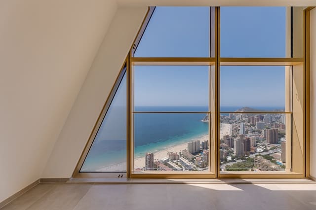 3 soveværelse Lejlighed til salg i Benidorm med swimmingpool garage - € 1.299.000 (Ref: 9691303)