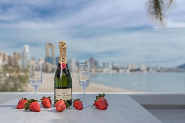 4 soveværelse Penthouse til salg i Playa Poniente, Benidorm med swimmingpool garage - € 1.650.000 (Ref: 9712415)