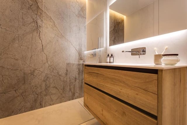 4 soveværelse Penthouse til salg i Playa Poniente, Benidorm med swimmingpool garage - € 1.650.000 (Ref: 9712415)