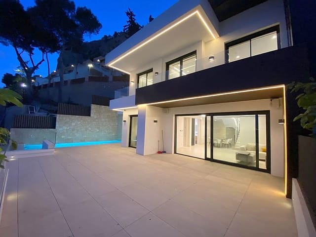 4 makuuhuone Kattohuoneisto myytävänä paikassa Playa Poniente, Benidorm mukana uima-altaan 
autotalli - 1 650 000 € (Ref: 9712415)