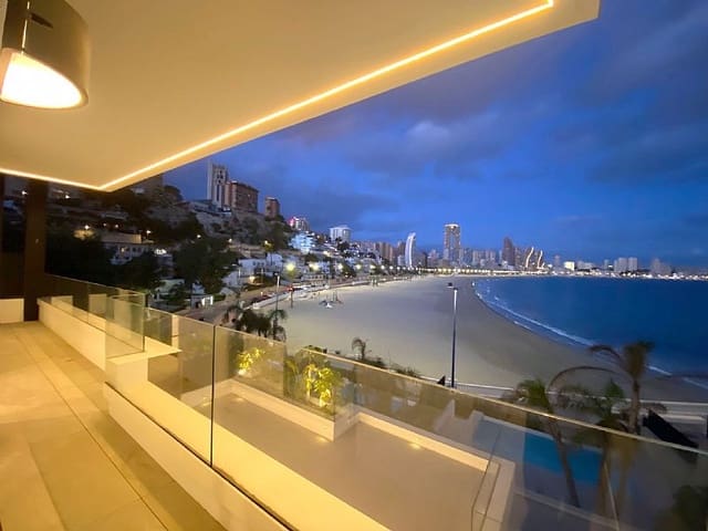 4 makuuhuone Kattohuoneisto myytävänä paikassa Playa Poniente, Benidorm mukana uima-altaan 
autotalli - 1 650 000 € (Ref: 9712415)