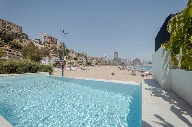 4 makuuhuone Kattohuoneisto myytävänä paikassa Playa Poniente, Benidorm mukana uima-altaan 
autotalli - 1 650 000 € (Ref: 9712415)
