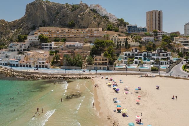 4 makuuhuone Kattohuoneisto myytävänä paikassa Playa Poniente, Benidorm mukana uima-altaan 
autotalli - 1 650 000 € (Ref: 9712415)