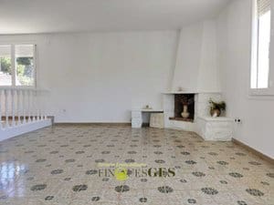 5 soverom Villa til salgs i Tamarit med garasje - € 459 000 (Ref: 5954773)