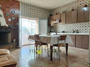 5 bedroom Townhouse for sale in Vilallonga del Camp with garage - € 310,000 (Ref: 9895413)