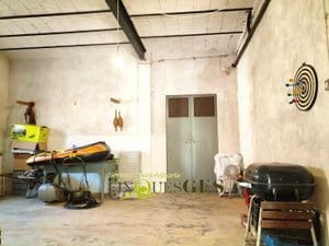 5 bedroom Townhouse for sale in Vilallonga del Camp with garage - € 310,000 (Ref: 9895413)