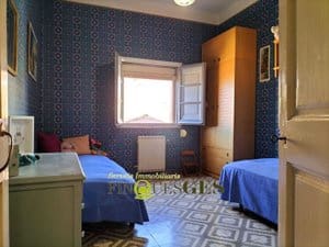 5 bedroom Townhouse for sale in Vilallonga del Camp with garage - € 310,000 (Ref: 9895413)