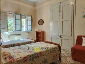 5 bedroom Townhouse for sale in Vilallonga del Camp with garage - € 310,000 (Ref: 9895413)