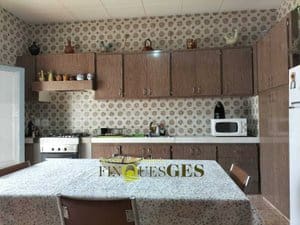 5 bedroom Townhouse for sale in Vilallonga del Camp with garage - € 310,000 (Ref: 9895413)