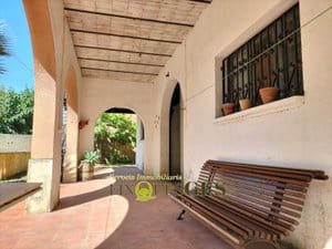 5 bedroom Townhouse for sale in Vilallonga del Camp with garage - € 310,000 (Ref: 9895413)