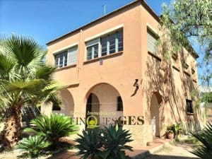 5 bedroom Townhouse for sale in Vilallonga del Camp with garage - € 310,000 (Ref: 9895413)
