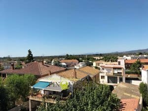 5 bedroom Townhouse for sale in Vilallonga del Camp with garage - € 310,000 (Ref: 9895413)