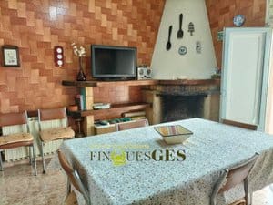 5 bedroom Townhouse for sale in Vilallonga del Camp with garage - € 310,000 (Ref: 9895413)