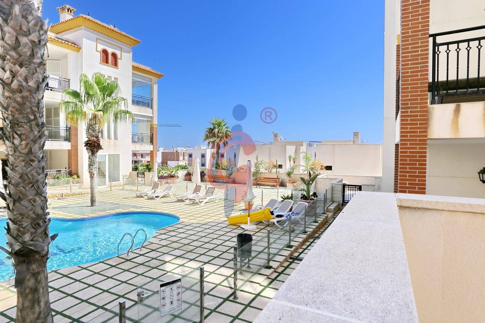 Apartamento de 3 habitaciones en Guardamar del Segura en venta con piscina garaje - 329.990 € (Ref: 10006373)