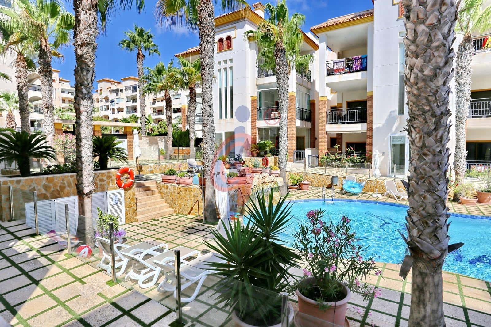 Apartamento de 3 habitaciones en Guardamar del Segura en venta con piscina garaje - 329.990 € (Ref: 10006373)