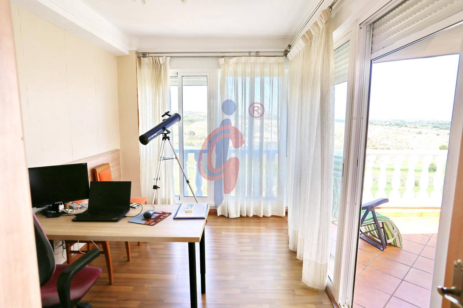 4 quarto Penthouse para arrendar em Guardamar del Segura com piscina garagem - 1 000 € (Ref: 10006374)