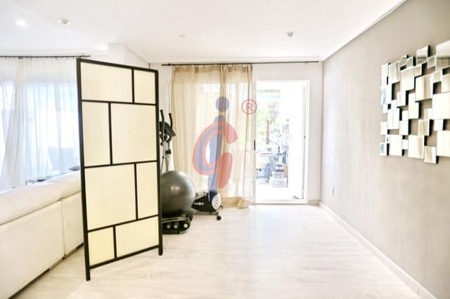 Adosado de 3 habitaciones en El Moncayo, Guardamar del Segura en venta con piscina - 289.990 € (Ref: 10174662)