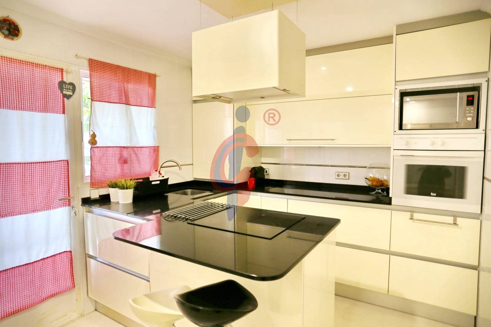 Adosado de 3 habitaciones en Guardamar del Segura en venta con piscina - 289.990 € (Ref: 10174662)