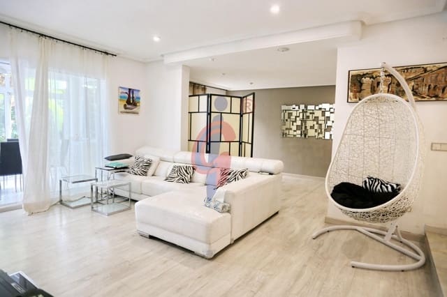 Adosado de 3 habitaciones en El Moncayo, Guardamar del Segura en venta con piscina - 289.990 € (Ref: 10174662)