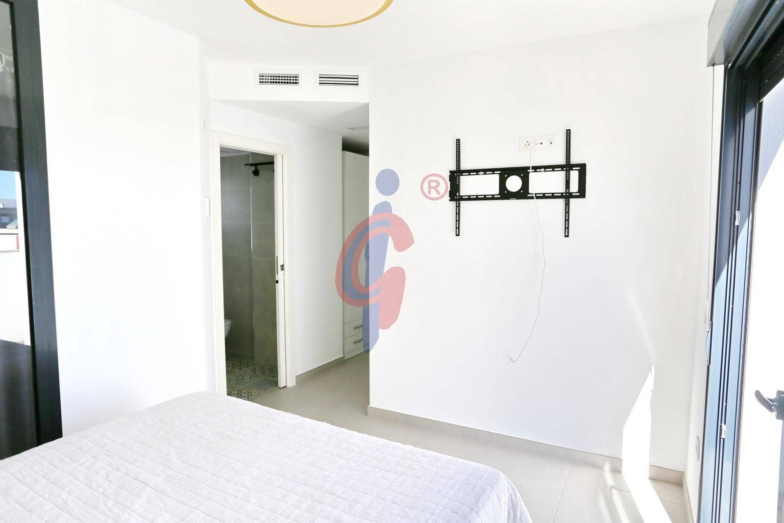 3 soveværelse Villa til salg i Guardamar del Segura med swimmingpool garage - € 470.000 (Ref: 10177316)