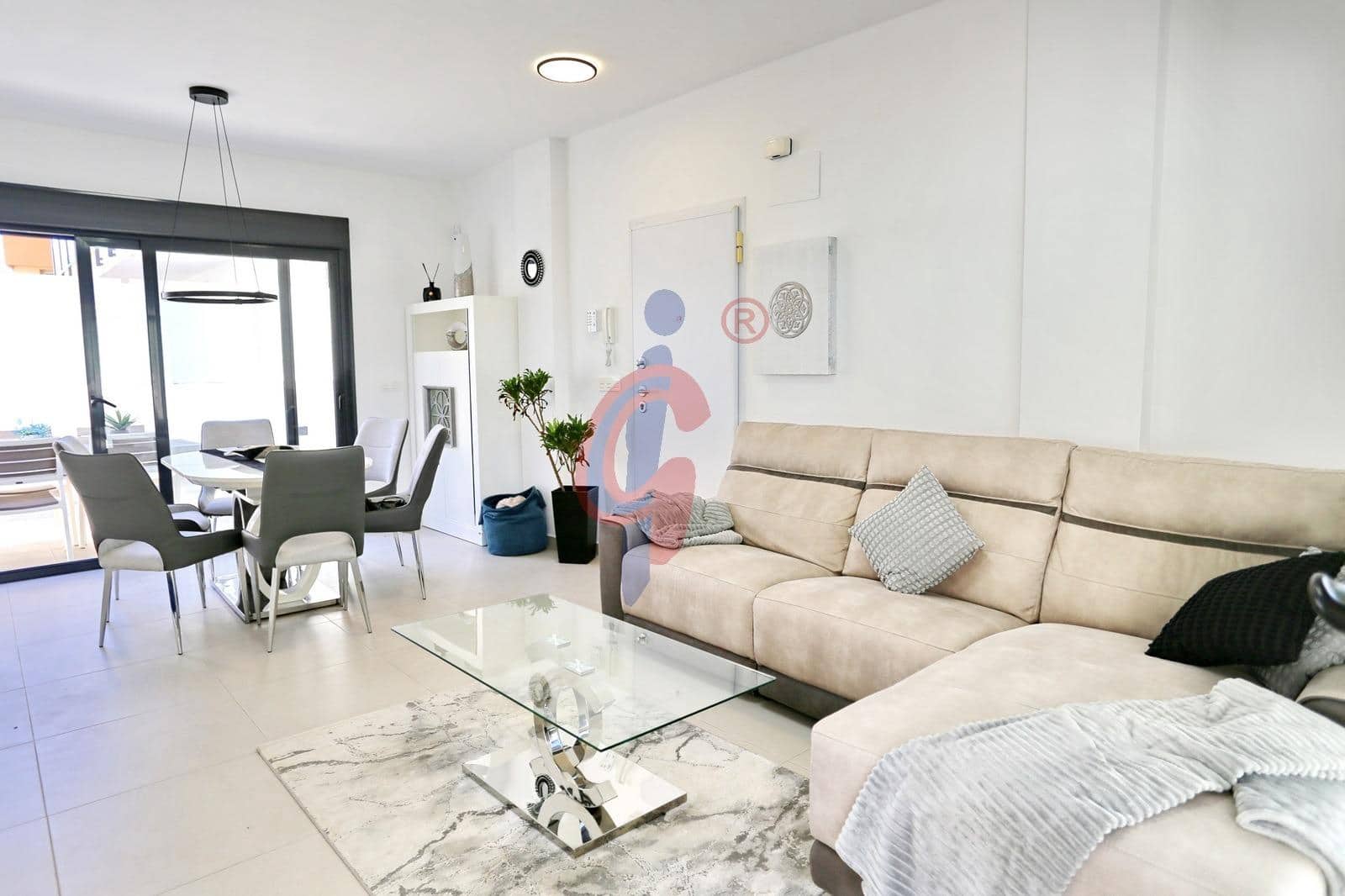 3 soveværelse Villa til salg i Guardamar del Segura med swimmingpool garage - € 470.000 (Ref: 10177316)