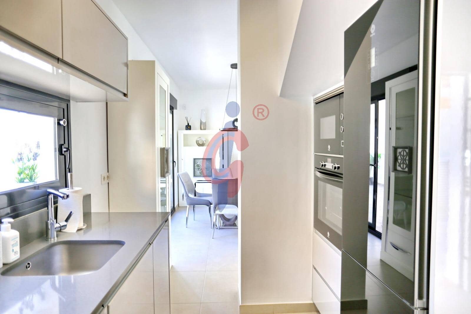 3 soveværelse Villa til salg i Guardamar del Segura med swimmingpool garage - € 470.000 (Ref: 10177316)