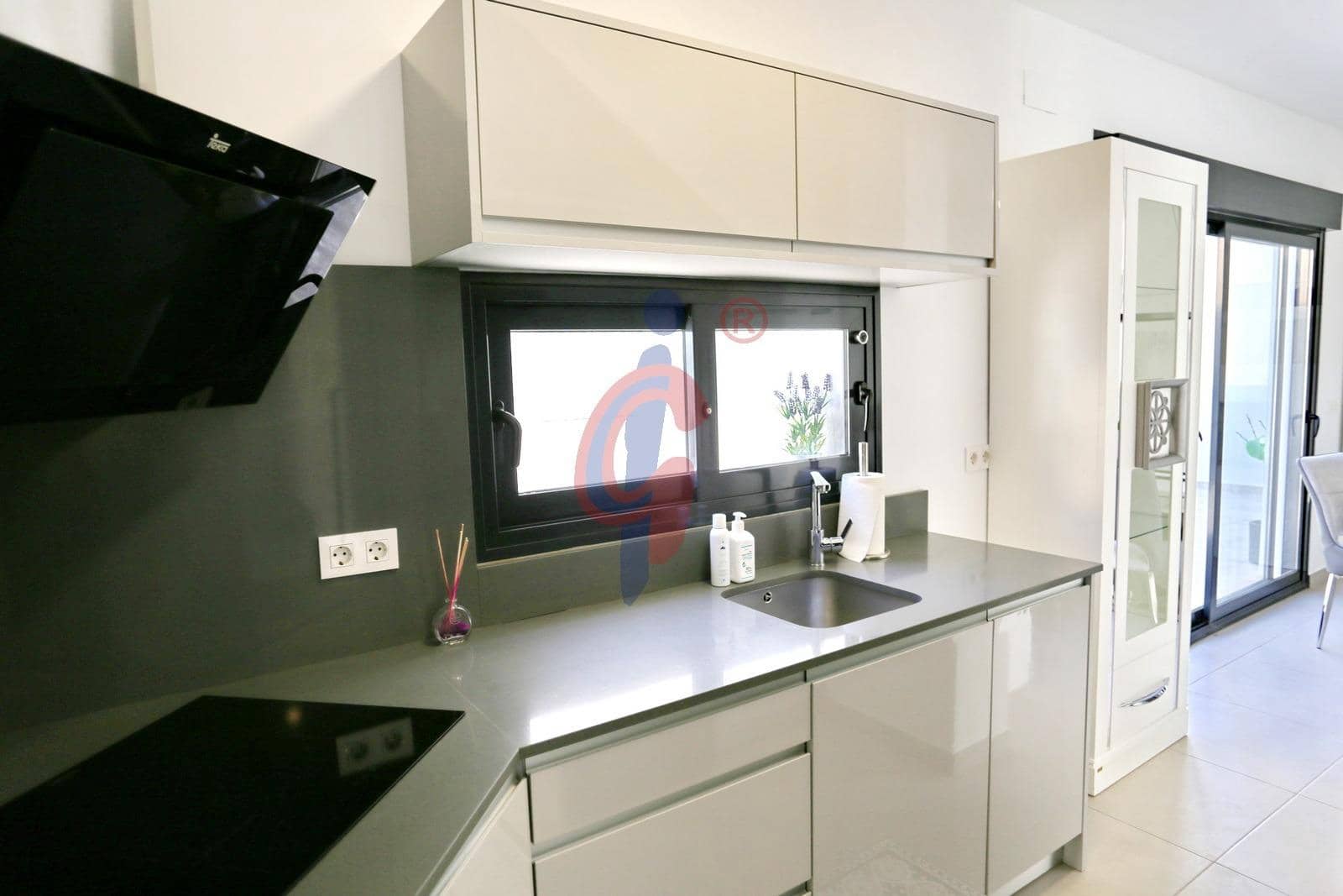 3 soveværelse Villa til salg i Guardamar del Segura med swimmingpool garage - € 470.000 (Ref: 10177316)