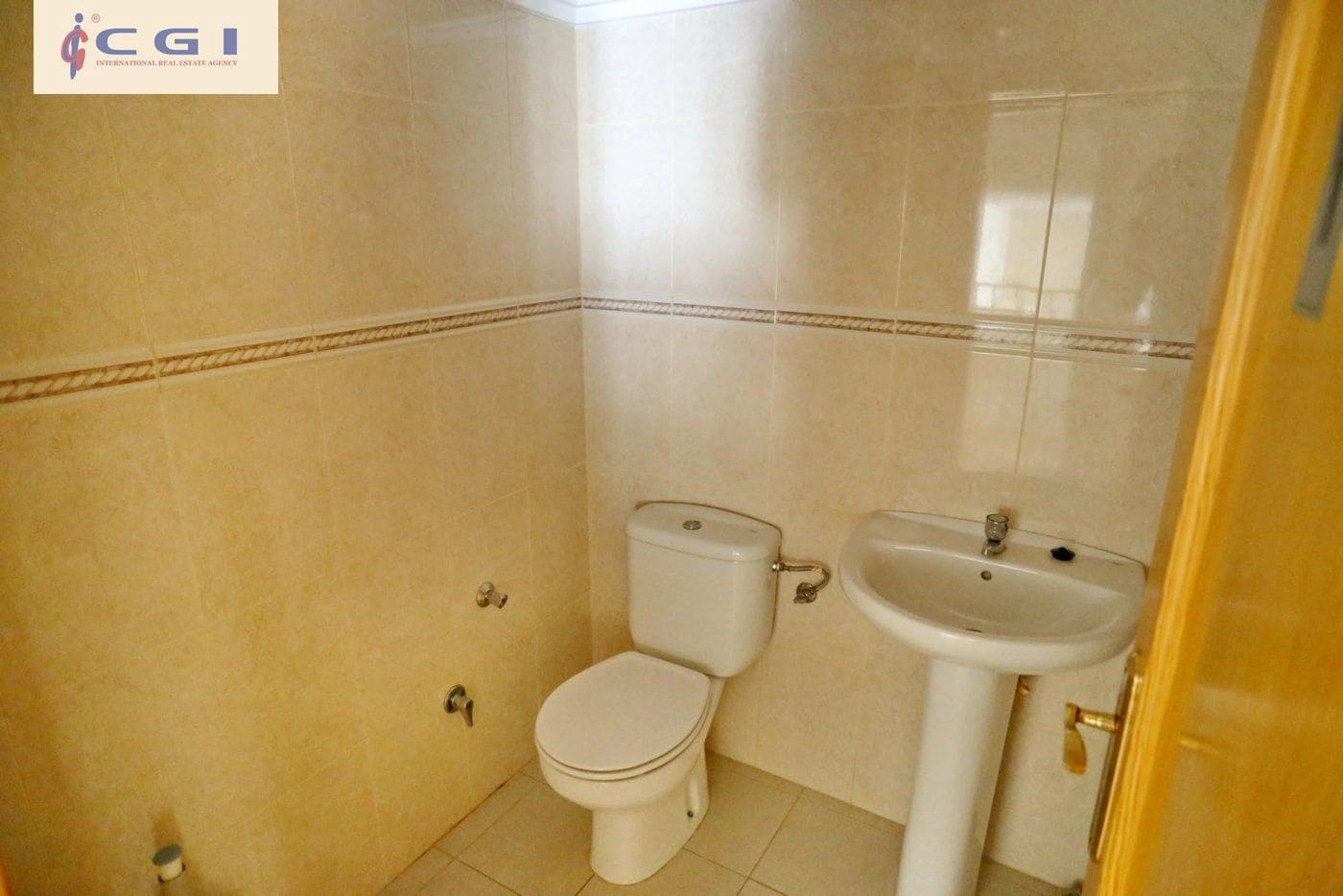 Kommersiell til salgs i Guardamar del Segura - € 139 950 (Ref: 6182241)