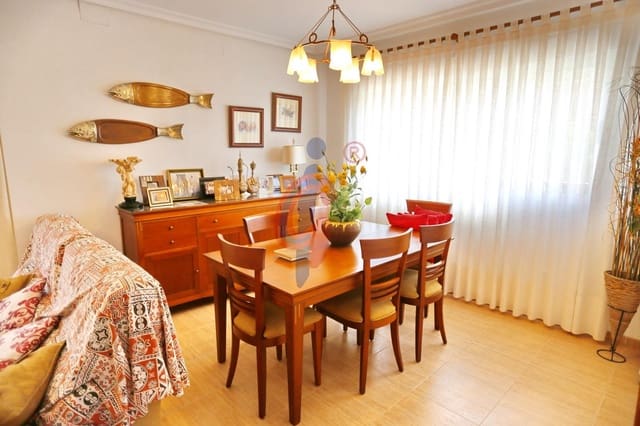 Chalet de 4 habitaciones en La Marina, Elche / Elx en venta con garaje - 550.000 € (Ref: 7737597)