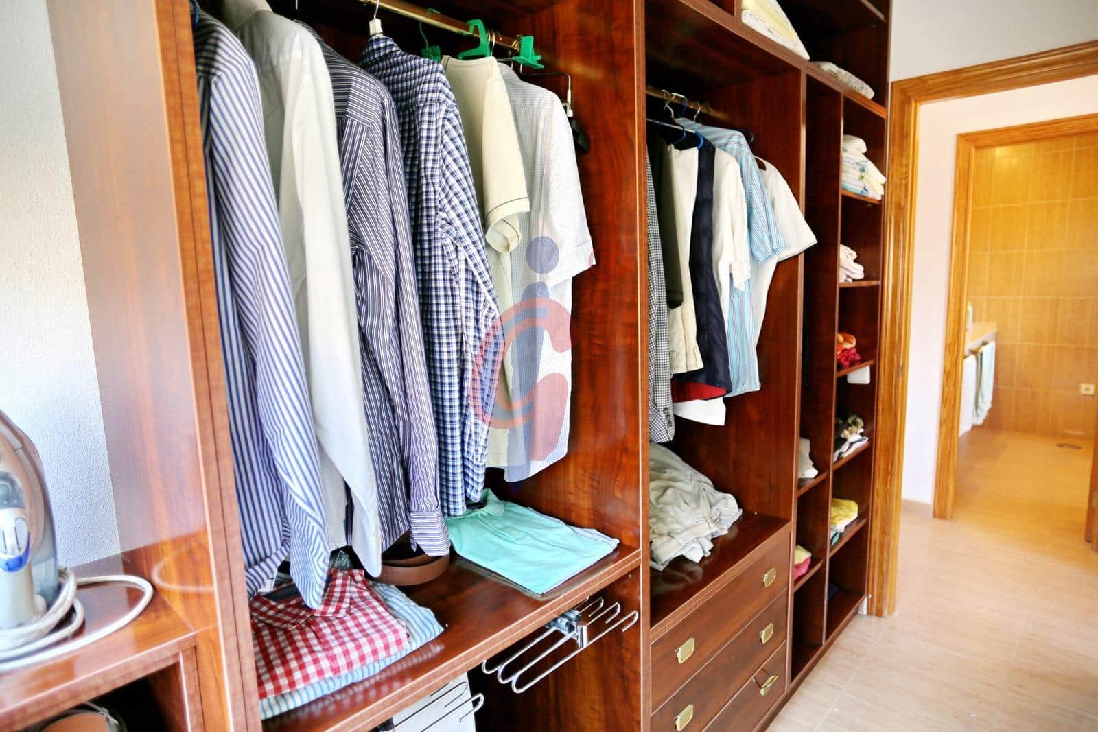 4 makuuhuone Huvila myytävänä paikassa La Marina mukana 
autotalli - 550 000 € (Ref: 7737597)