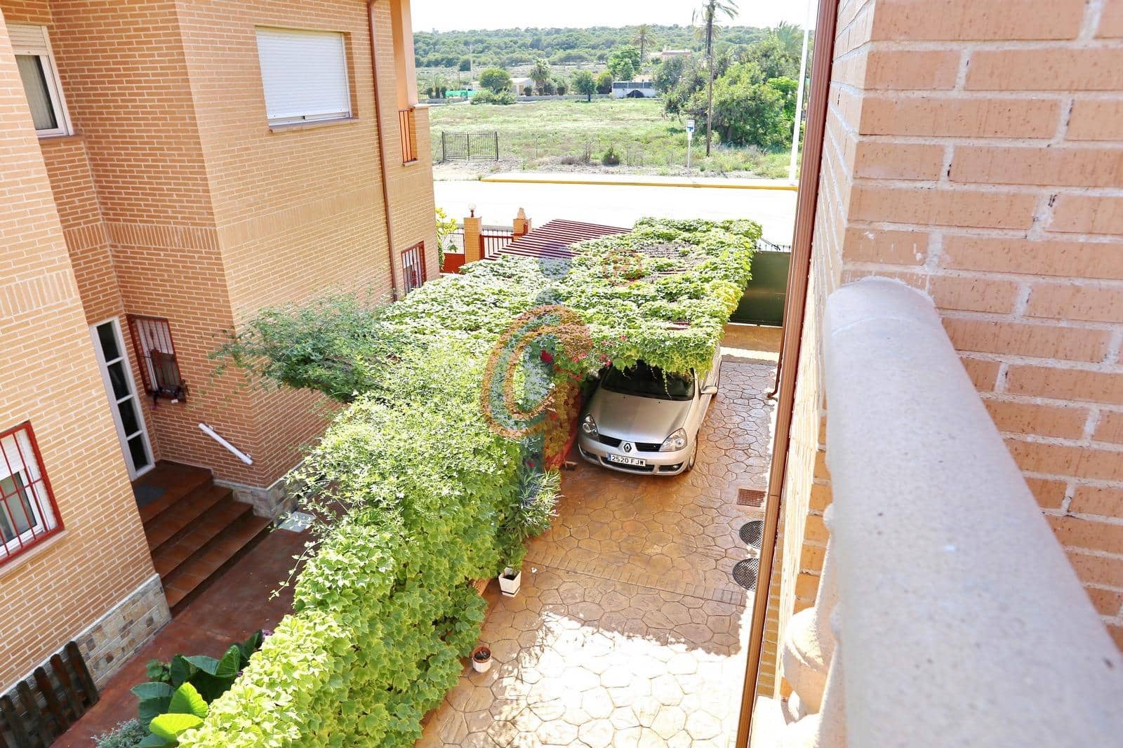 4 makuuhuone Huvila myytävänä paikassa La Marina mukana 
autotalli - 550 000 € (Ref: 7737597)