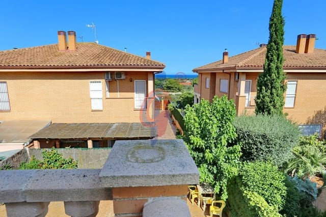 Chalet de 4 habitaciones en La Marina, Elche / Elx en venta con garaje - 550.000 € (Ref: 7737597)