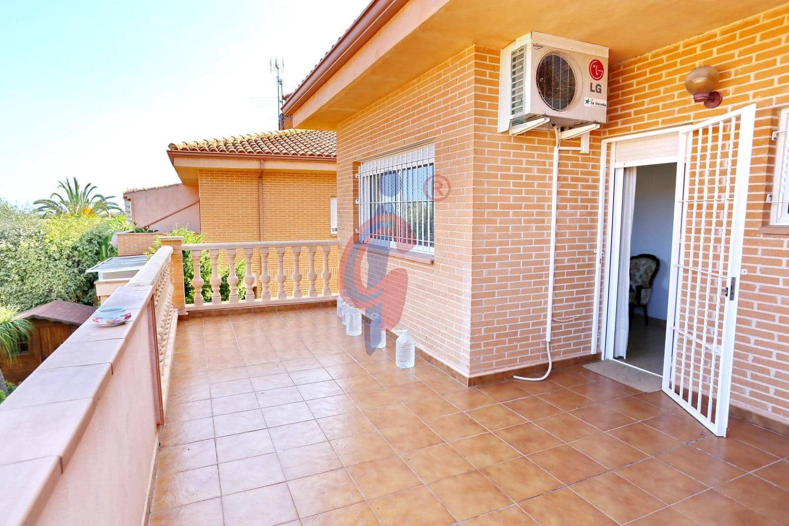 4 makuuhuone Huvila myytävänä paikassa La Marina mukana 
autotalli - 550 000 € (Ref: 7737597)