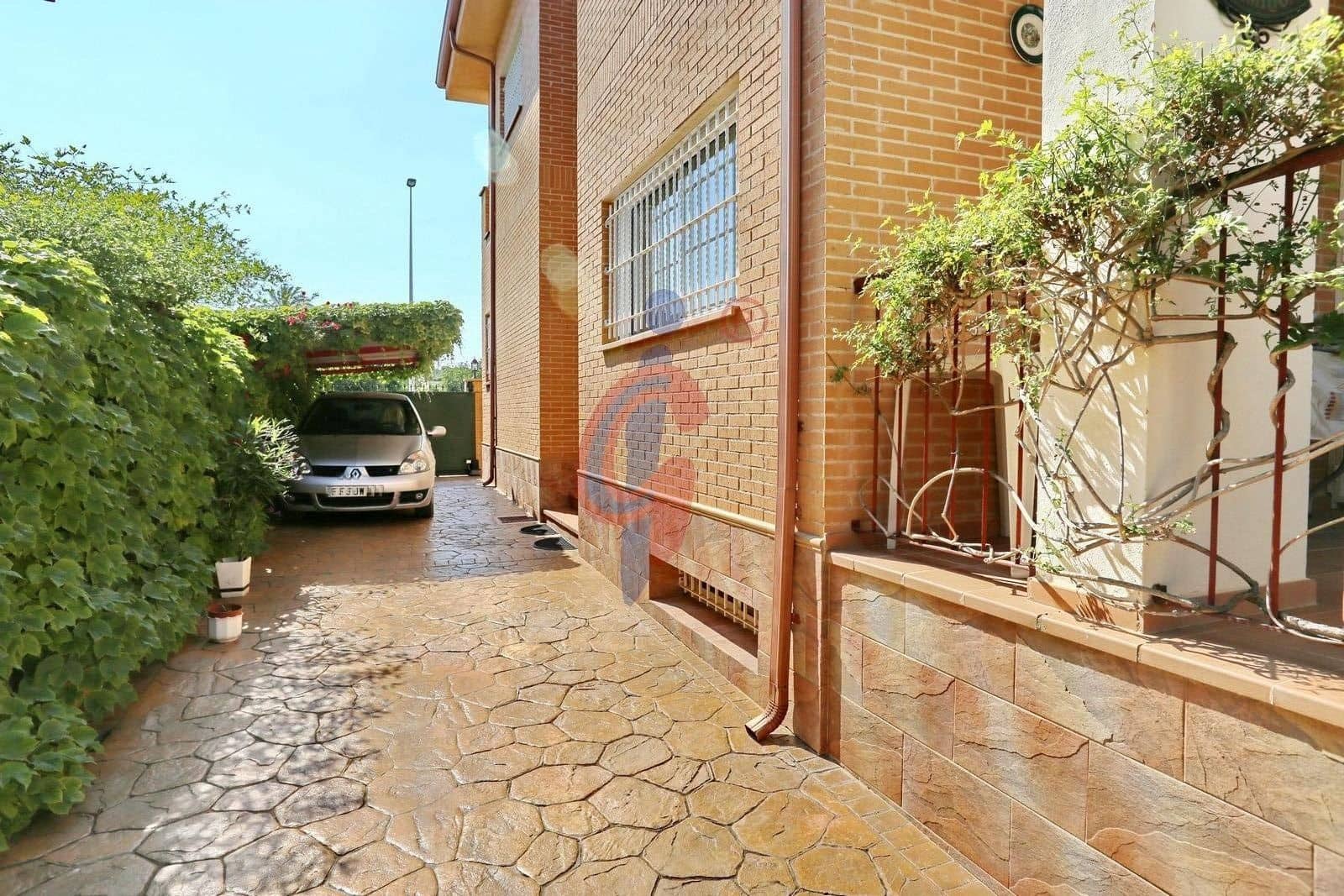 Chalet de 4 habitaciones en La Marina en venta con garaje - 550.000 € (Ref: 7737597)
