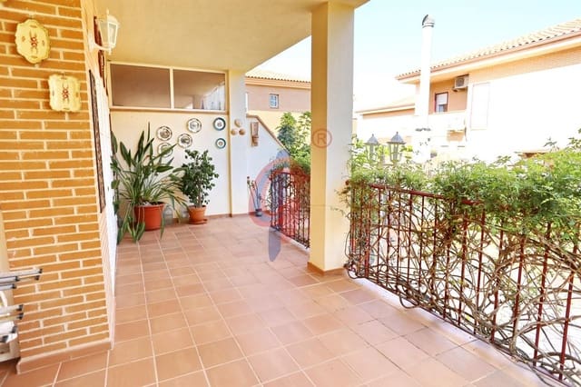 4 soveværelse Villa til salg i La Marina, Elche / Elx med garage - € 550.000 (Ref: 7737597)