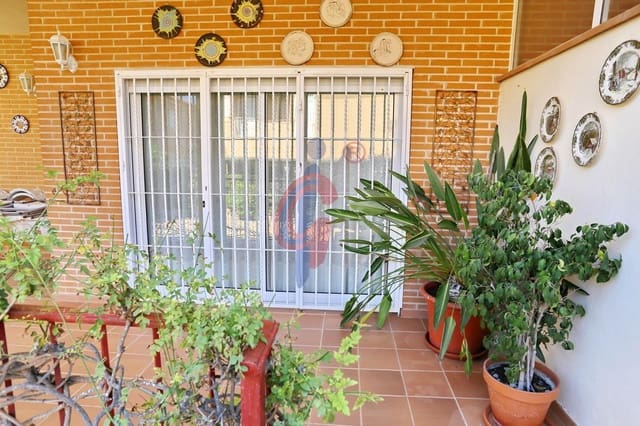 4 soveværelse Villa til salg i La Marina, Elche / Elx med garage - € 550.000 (Ref: 7737597)