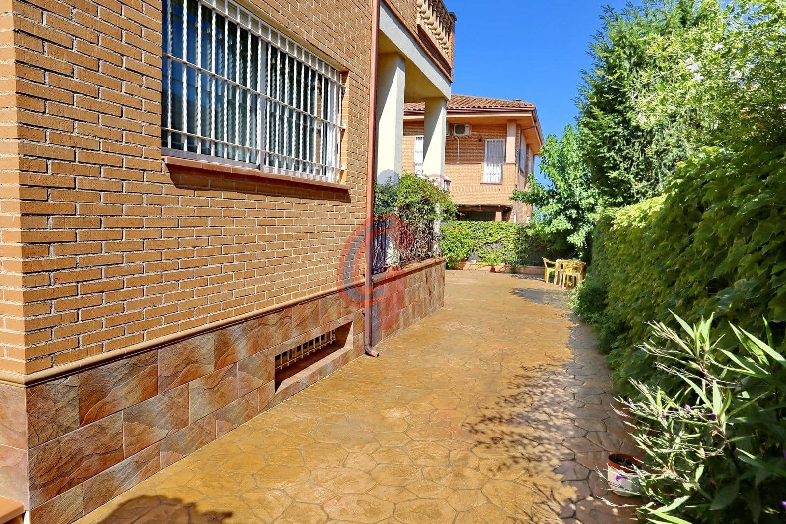Chalet de 4 habitaciones en La Marina en venta con garaje - 550.000 € (Ref: 7737597)