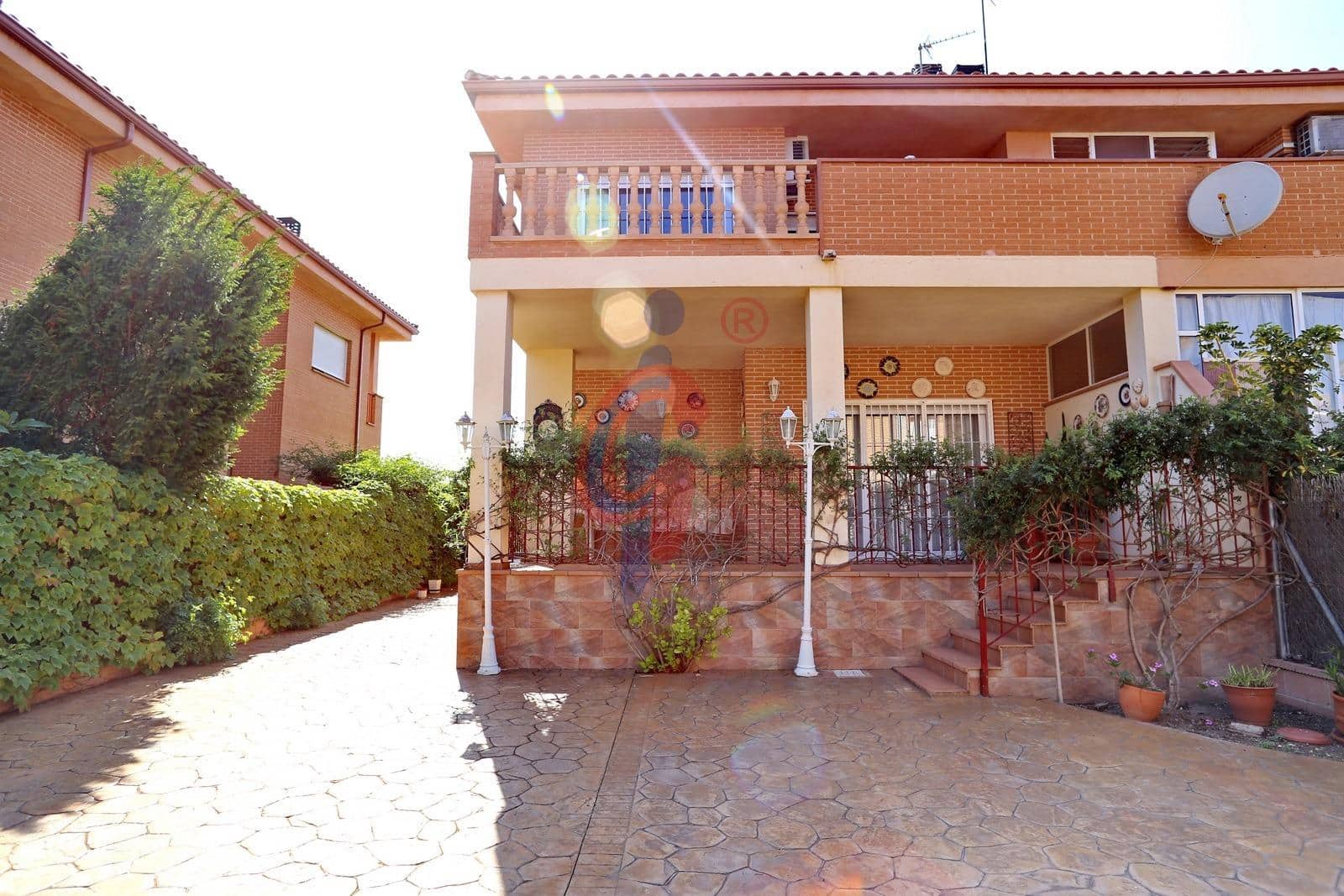 Chalet de 4 habitaciones en La Marina en venta con garaje - 550.000 € (Ref: 7737597)