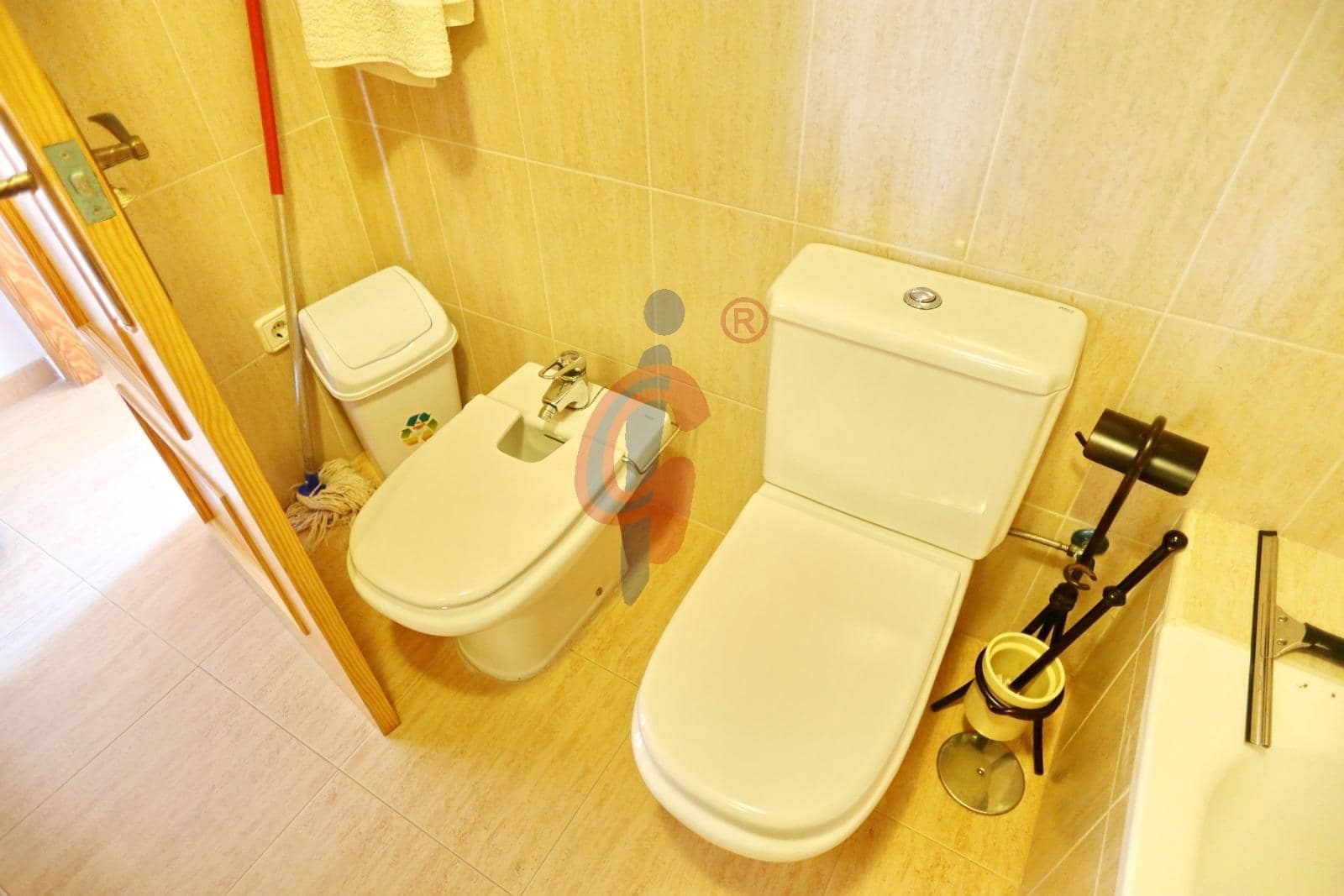 Chalet de 4 habitaciones en La Marina en venta con garaje - 550.000 € (Ref: 7737597)